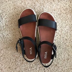 mia lunna wedge sandal
